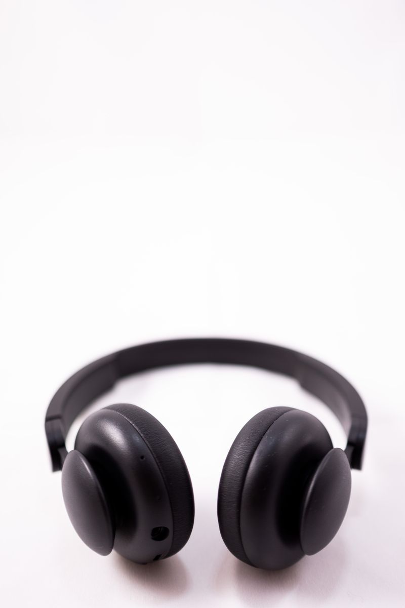 Over-Ear vs On-Ear Headphones: Which Should You Buy?