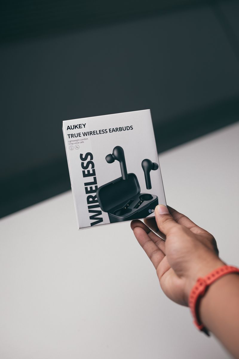 Wireless vs Wired Earbuds: Which Should You Buy?