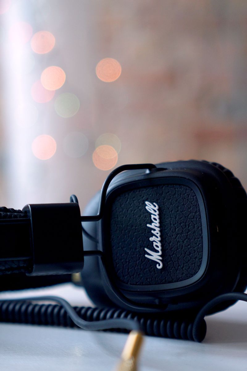 Best Noise-Cancelling Headphones Under $100